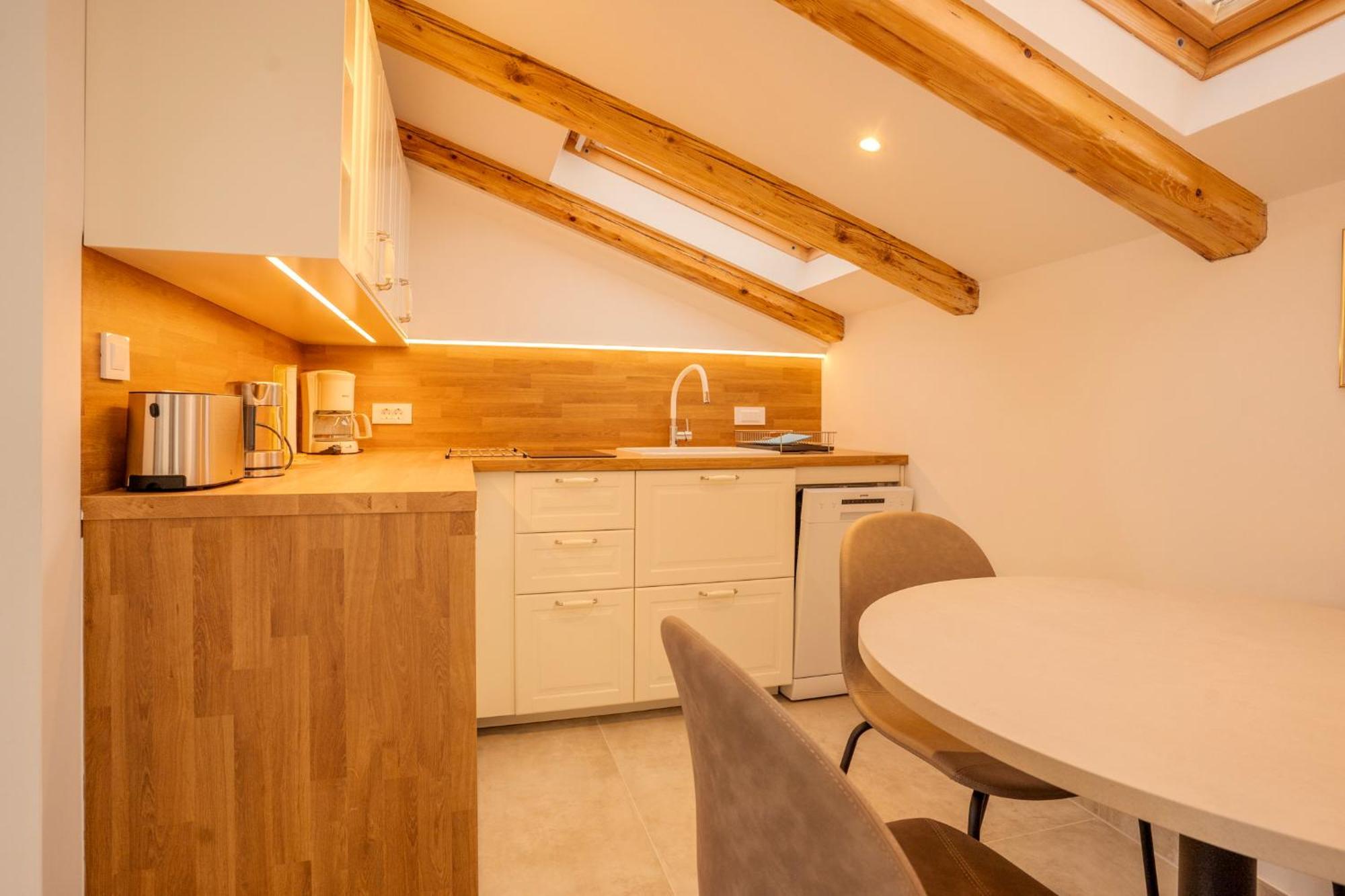 Apartment Hrabric Njivice Esterno foto